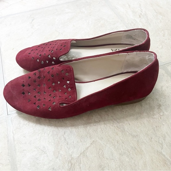 Mia Pauline Slip On Flats Loafers Burgundy Red Faux Suede Flats Size 7.5M - Picture 4 of 8